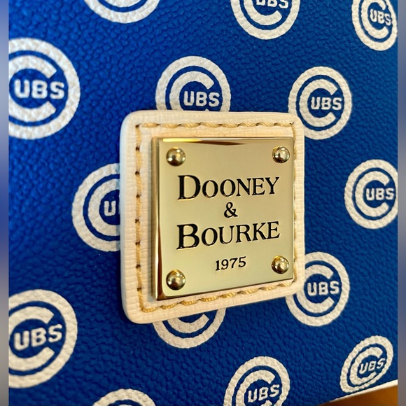 Dooney & Bourke Chicago Cubs MLB Large Crossbody NWT - Picture 4 of 15